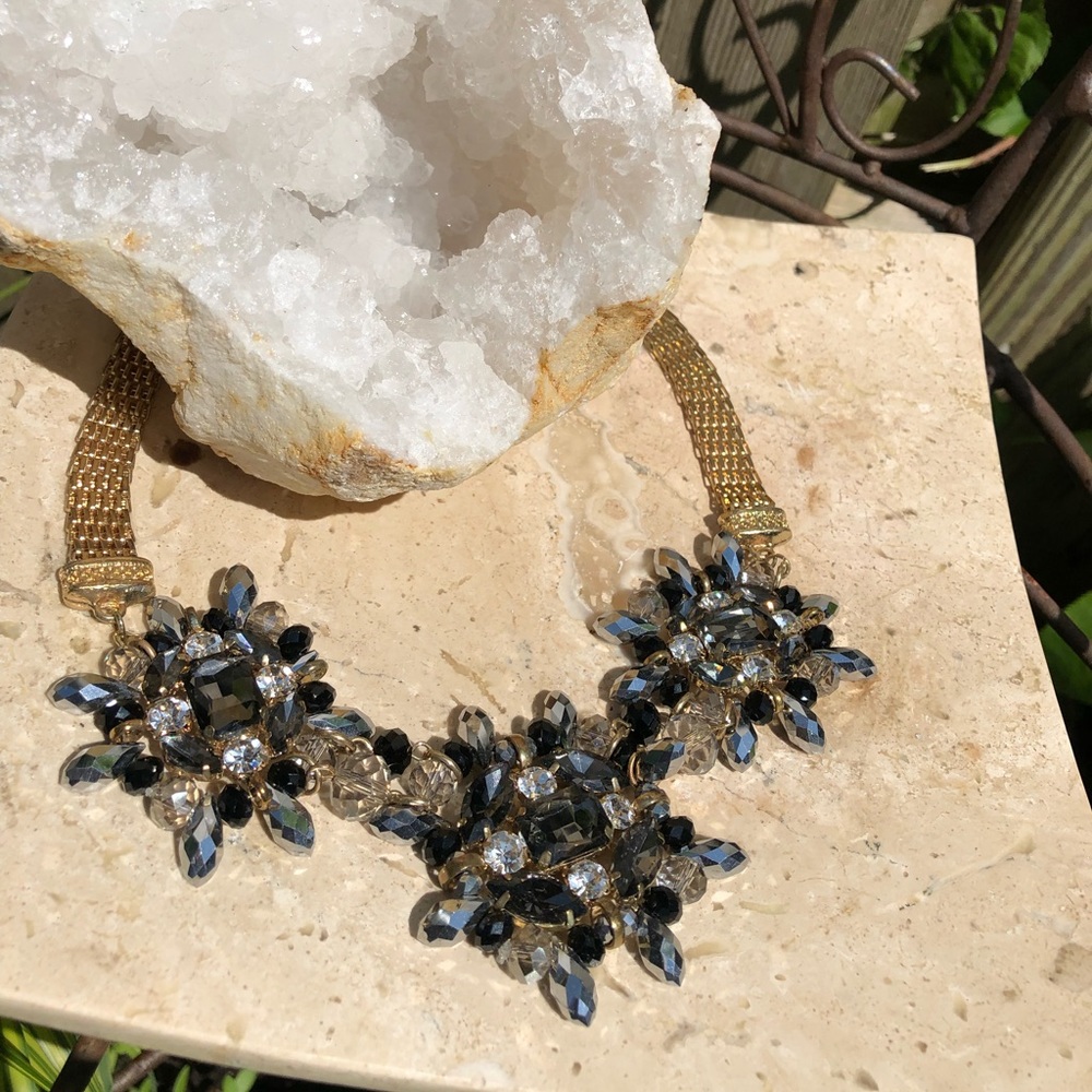 Elegant statement necklace
